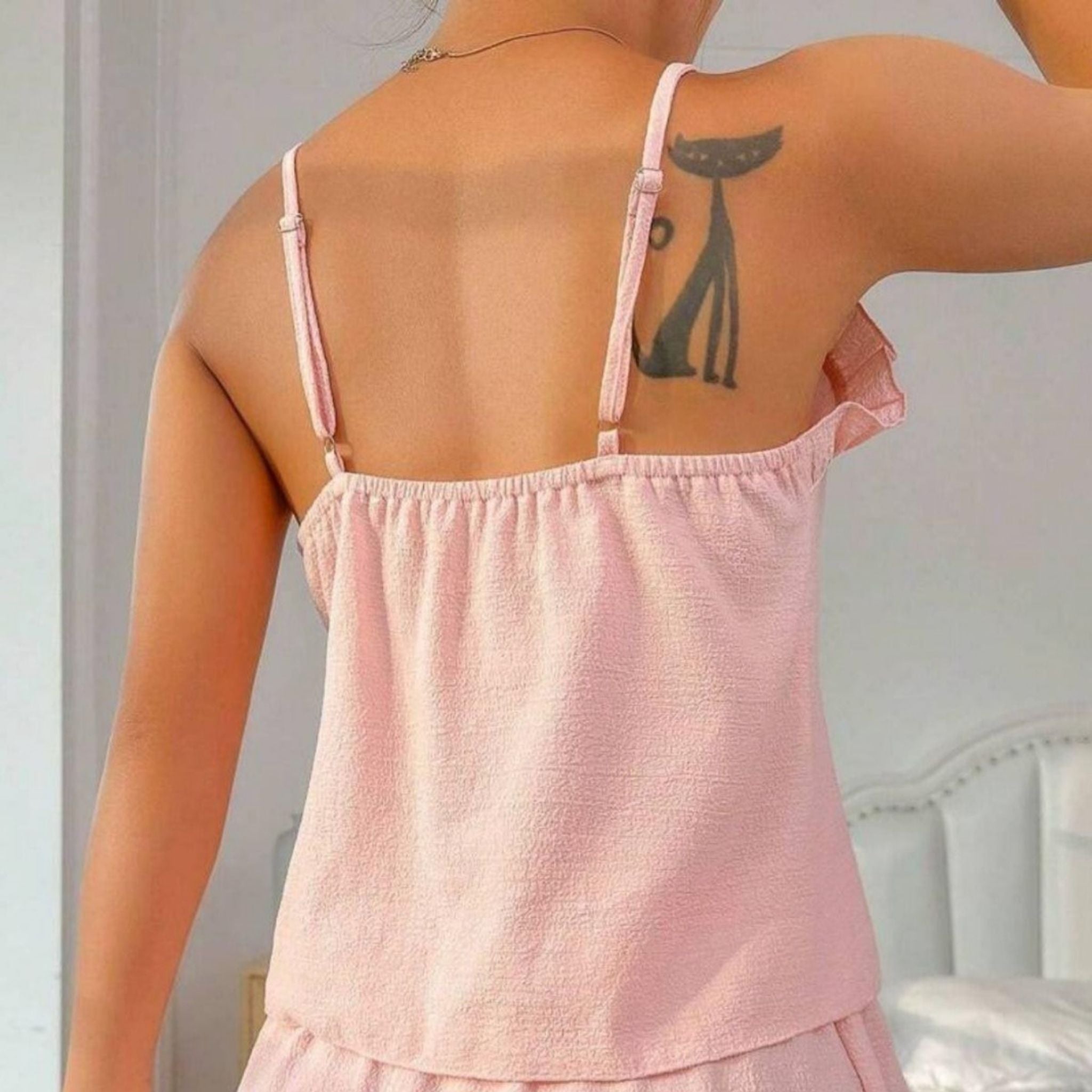 Pembe Fırfır Detaylı Askılı Şort Pijama Takımı